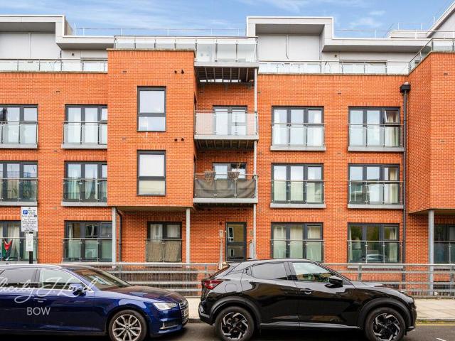 Flat for sale in Old Ford, Bow