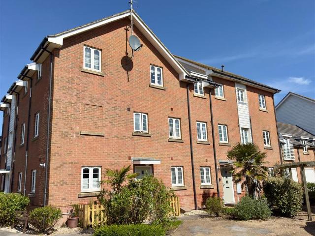 Flat for sale in Heathlands, East Sussex