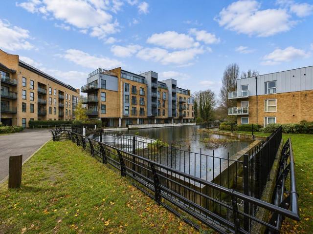 Flat for sale in Pouchen End, Hertfordshire