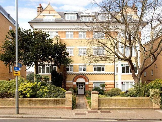 Flat for sale in Putney, Greater London