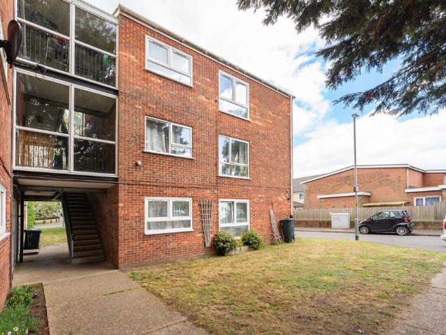 Flat for sale in New Catton, East Bank
