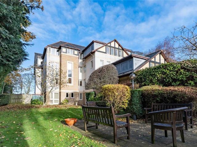 Flat for sale in Oakwood, West Yorkshire