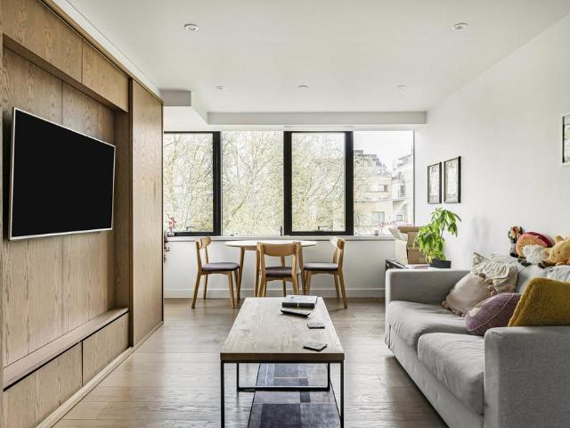 Flat for sale in West Smithfield, Lyons