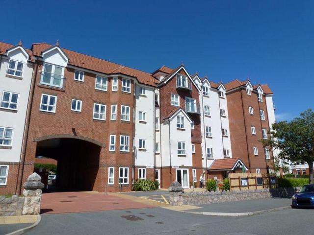 Flat for sale in Colwyn Bay, Wales