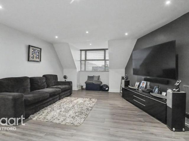 Flat for sale in Crayford, Greater London