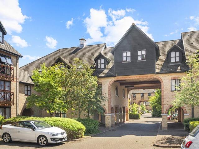 Flat for sale in Epping, Essex