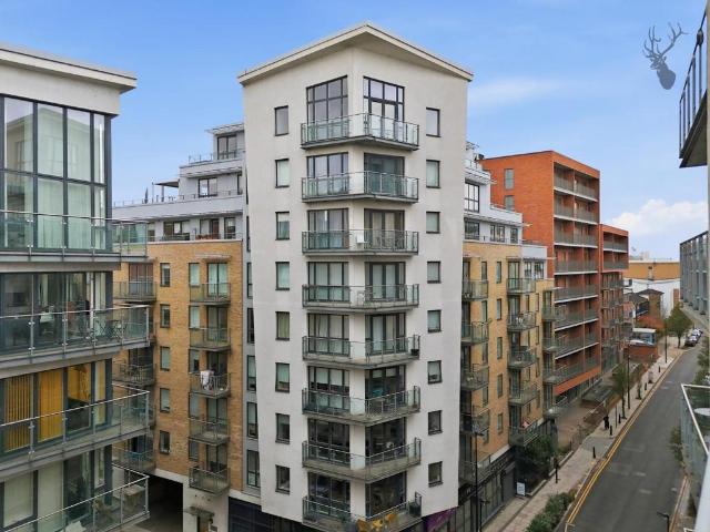 Flat for sale in Caspian Wharf, Cat Hill