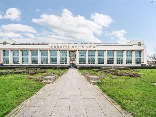 Flat for sale in London Borough of Ealing, Perivale