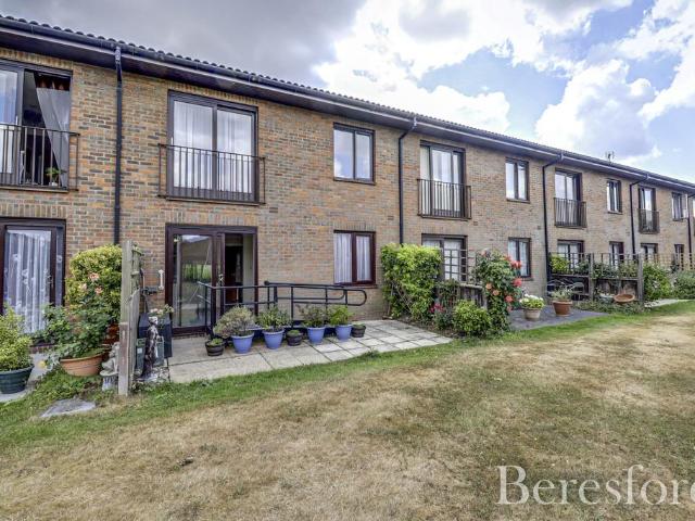 Flat for sale in Navestock Side, Essex