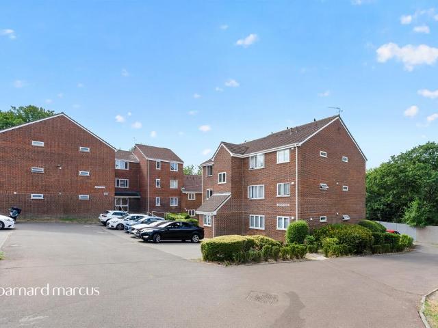 Flat for sale in Old Malden, Greater London