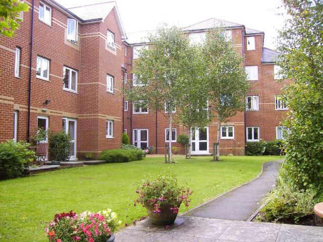 Flat for sale in Allt-yr-yn, Wales