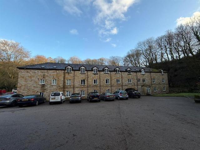 Flat for sale in Hathershaw, Pendock