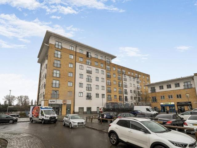 Flat for sale in Yeading, Greater London