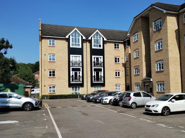 Flat for sale in Pouchen End, Hertfordshire