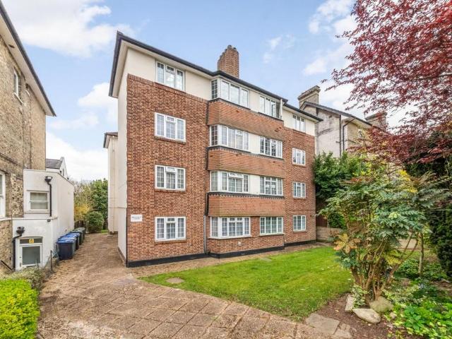 Flat for sale in Crystal Palace, Greater London