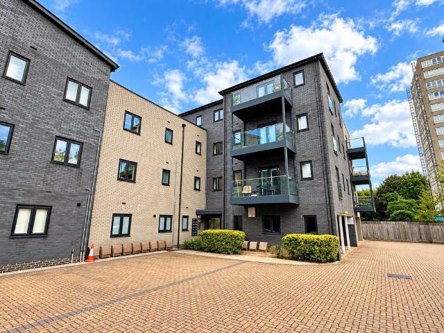 Flat for sale in Great Warley, Brentwood