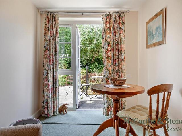 Flat for sale in Ivy Chimneys, Epping