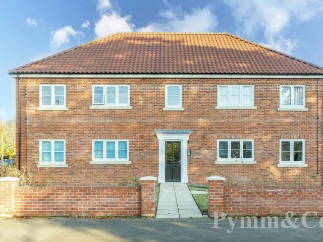 Flat for sale in Crostwick, Norfolk