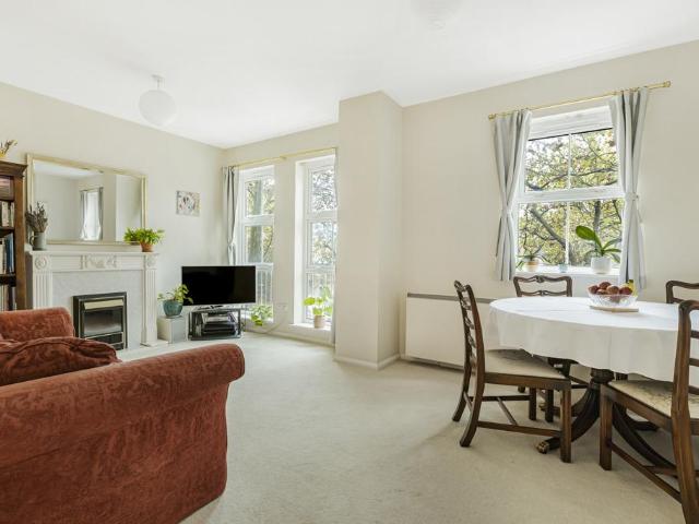 Flat for sale in Old Kent Road, Greater London