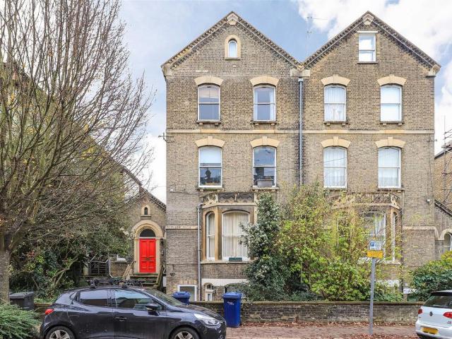 Flat for sale in Arbury, Cambridgeshire