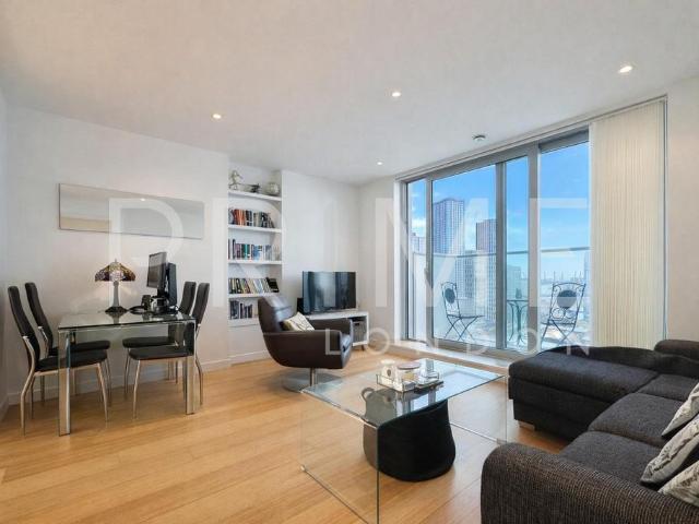 Flat for sale in Isle Of Dogs, Greater London