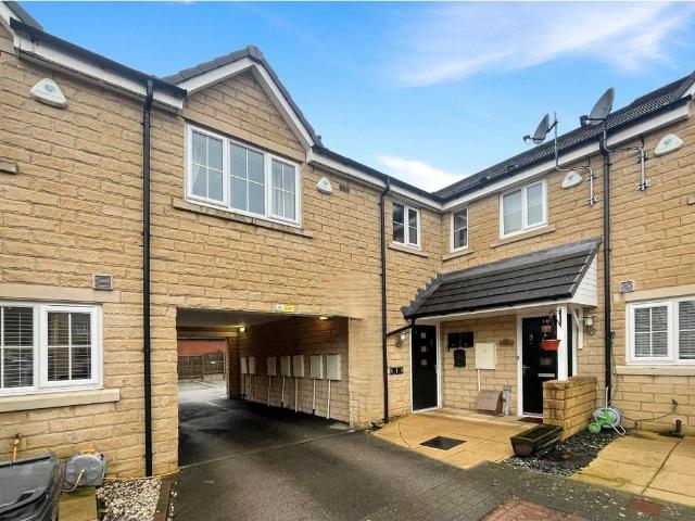 Flat for sale in Stubbin, Deepcar