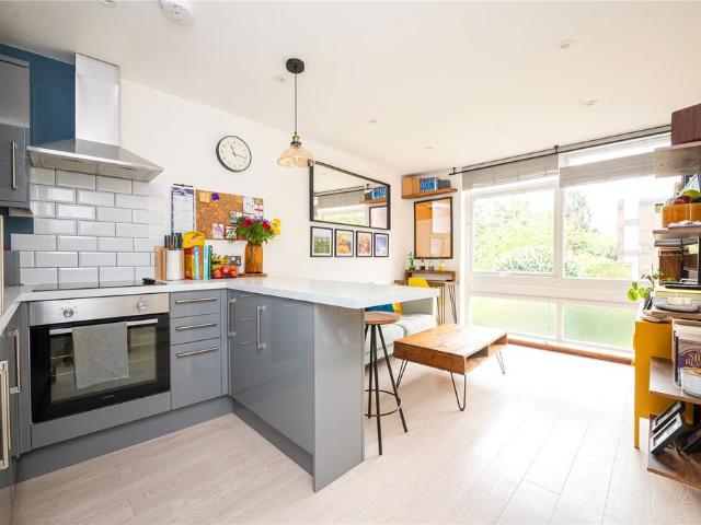 Flat for sale in Putney, Greater London