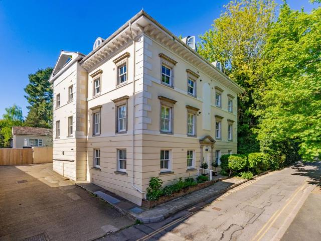 Flat for sale in Broadwater Down, Sandown Park