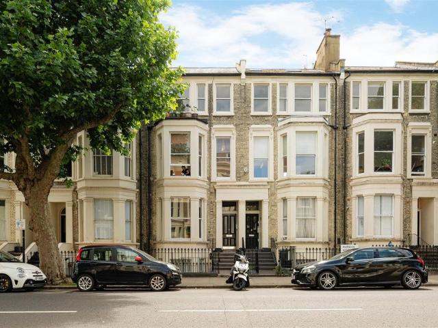 Flat for sale in Maida Vale, Greater London
