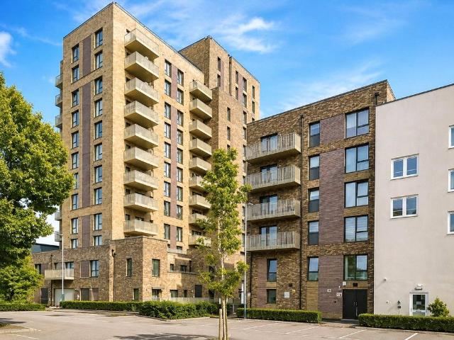 Flat for sale in Harlesden, Greater London