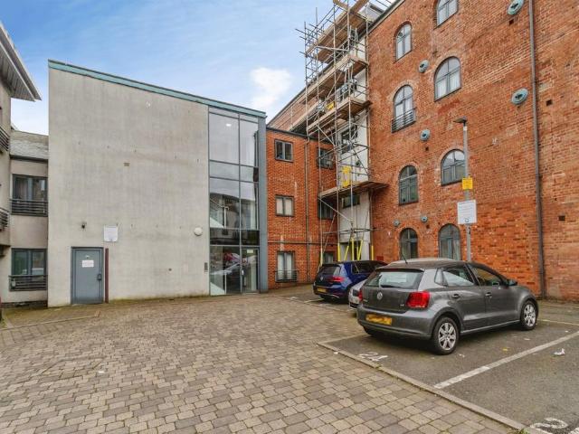 Flat for sale in West Midlands