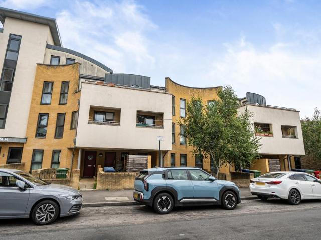 Flat for sale in Headington Shops, The Slade