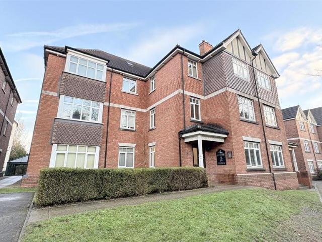 Flat for sale in Wake Green, West Midlands