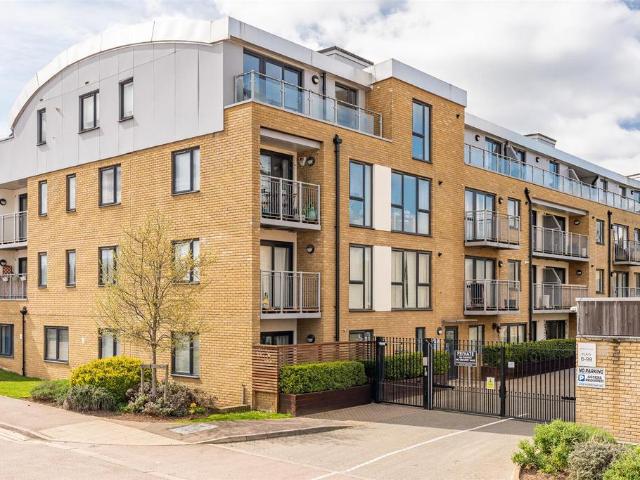 Flat for sale in Hertford, Colliers End