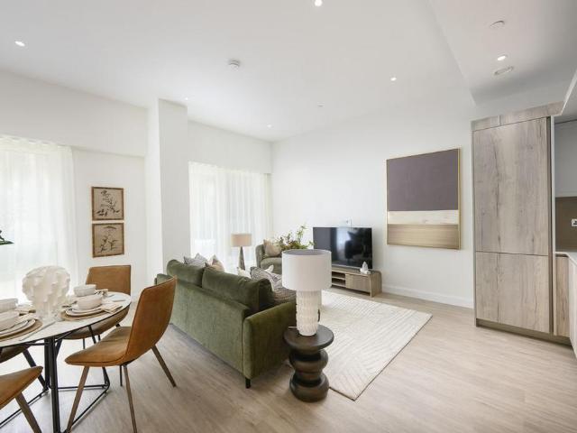 Flat for sale in Kennington Cross, Greater London