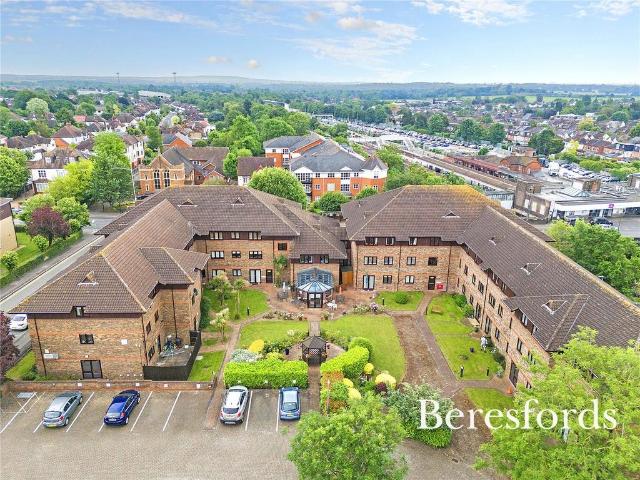Flat for sale in Upminster, Greater London