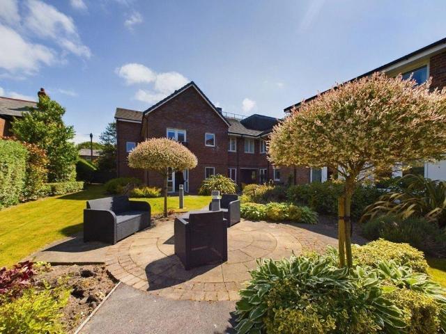 Flat for sale in Roby Mill, Lancashire