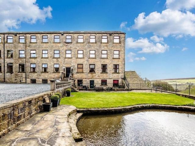 Flat for sale in West Yorkshire