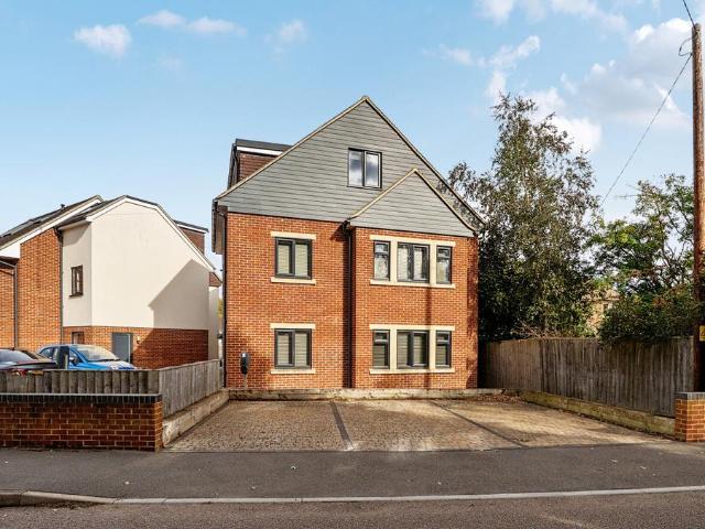 Flat for sale in Garden City, Cherwell