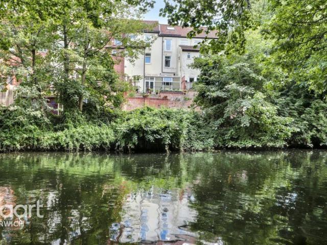 Flat for sale in East Bank, Norfolk