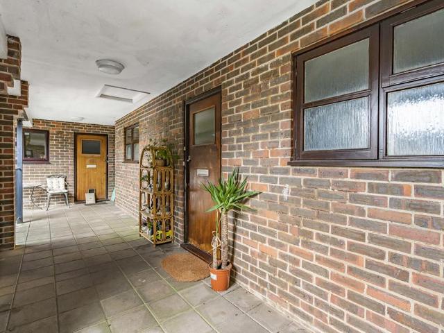 Flat for sale in Upper Hale, Waverley