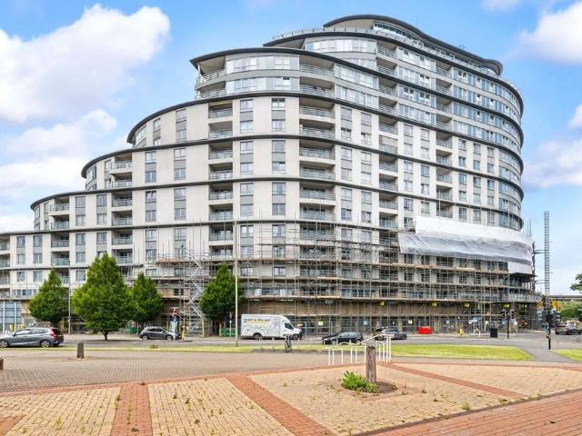 Flat for sale in Horsell, Woking