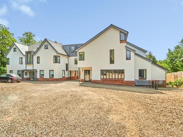 Flat for sale in Duton Hill, Essex