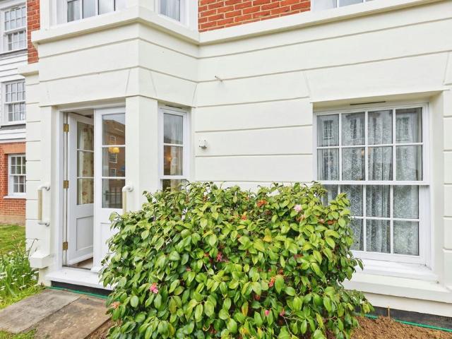 Flat for sale in The King's Mile, The Bridge