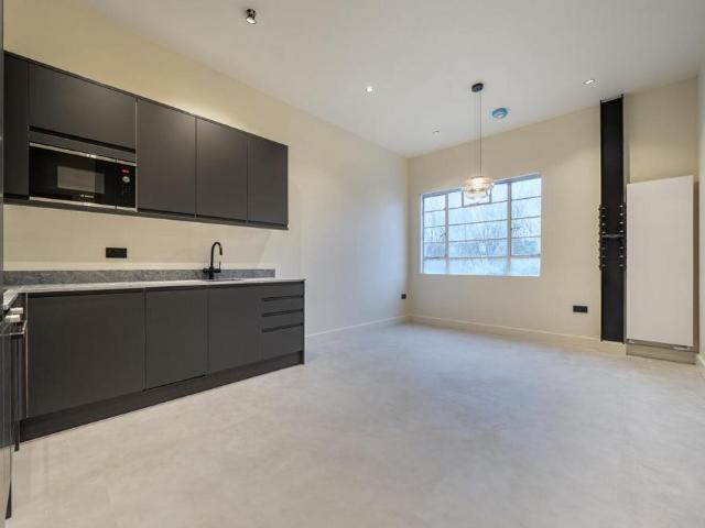 Flat for sale in Bellingham, Greater London