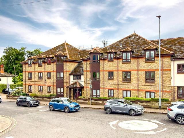 Flat for sale in St Albans, Five Acres