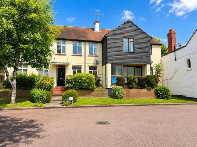 Flat for sale in Navestock Side, Essex