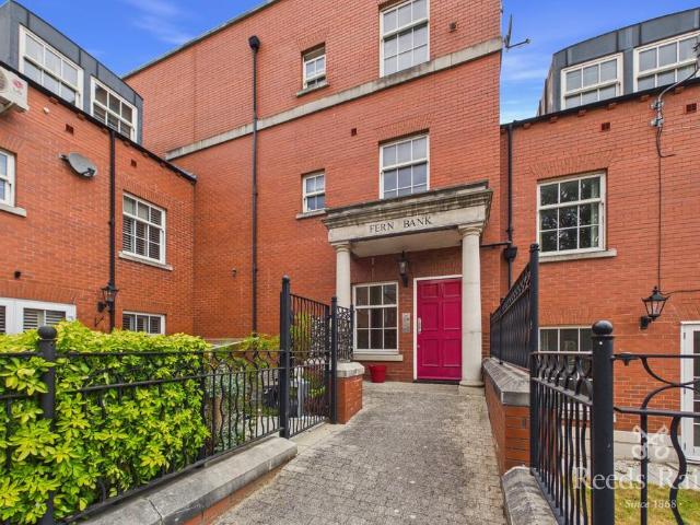 Flat for sale in Wrenthorpe, West Yorkshire