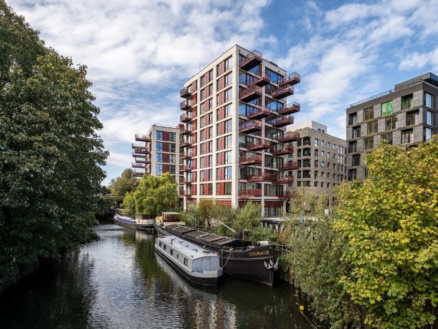 Flat for sale in London Borough of Hounslow, Greater London