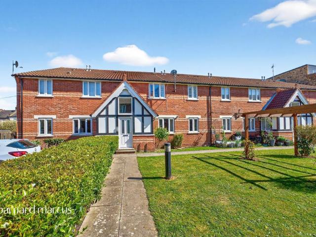 Flat for sale in Brunswick Park, Greater London